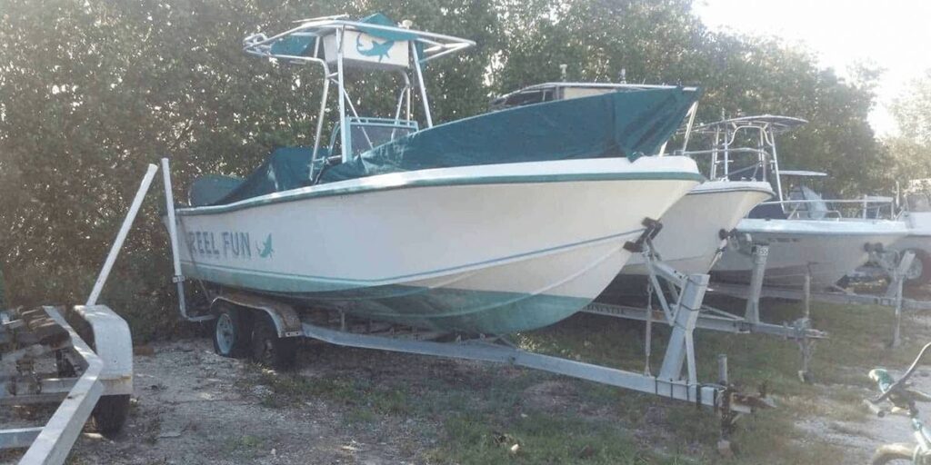 How to Start an Outboard Motor That Has Been Sitting